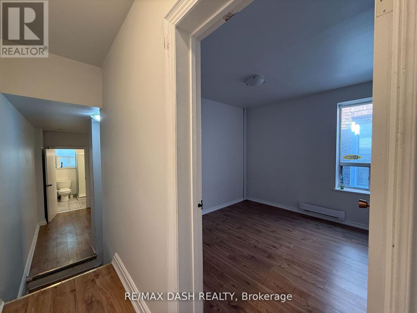 Upper - 2471 Dundas Street W, Toronto, Ontario  M6P 1X3 - Photo 16 - W12482251