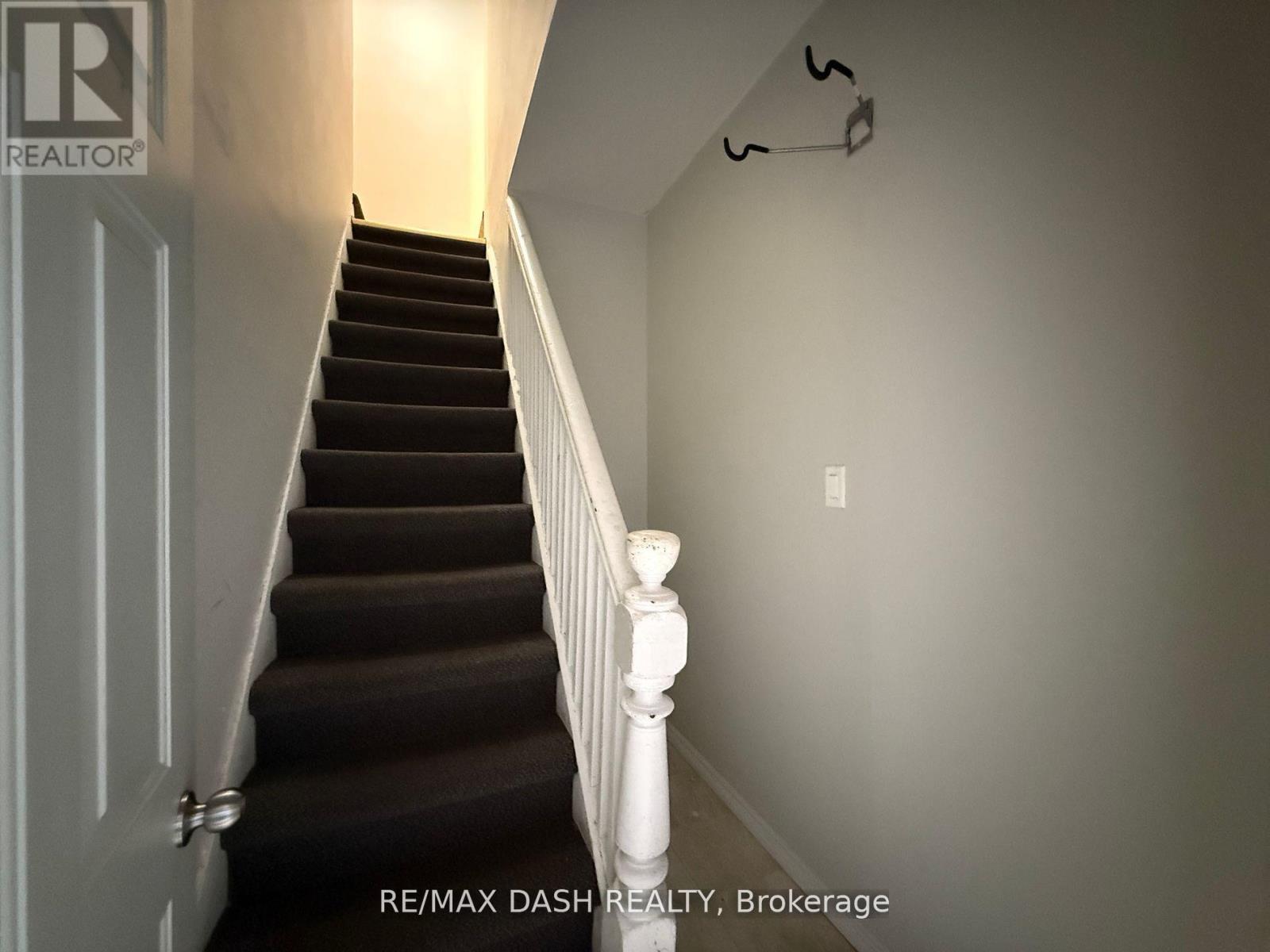 Upper - 2471 Dundas Street W, Toronto, Ontario  M6P 1X3 - Photo 19 - W12482251