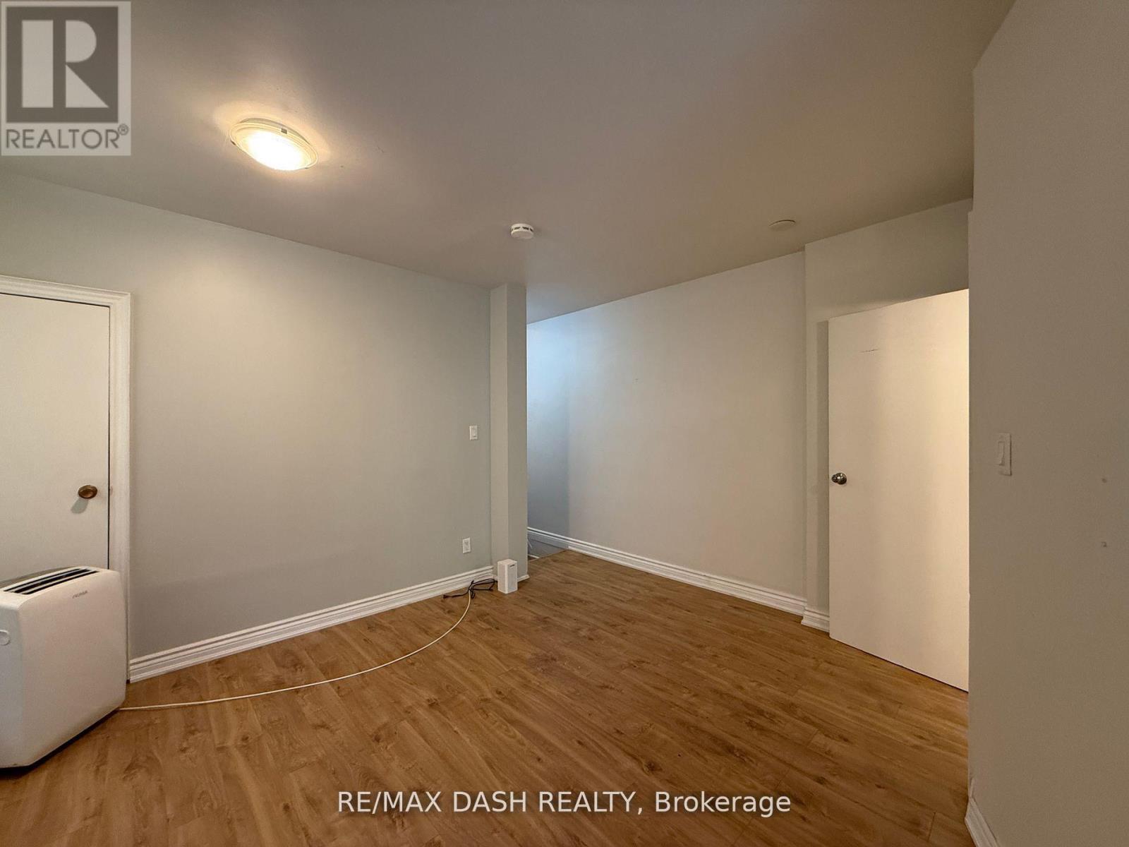 Upper - 2471 Dundas Street W, Toronto, Ontario  M6P 1X3 - Photo 5 - W12482251
