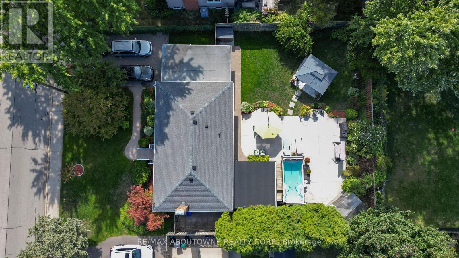 2105 MAPLEWOOD DRIVE, Burlington, Ontario