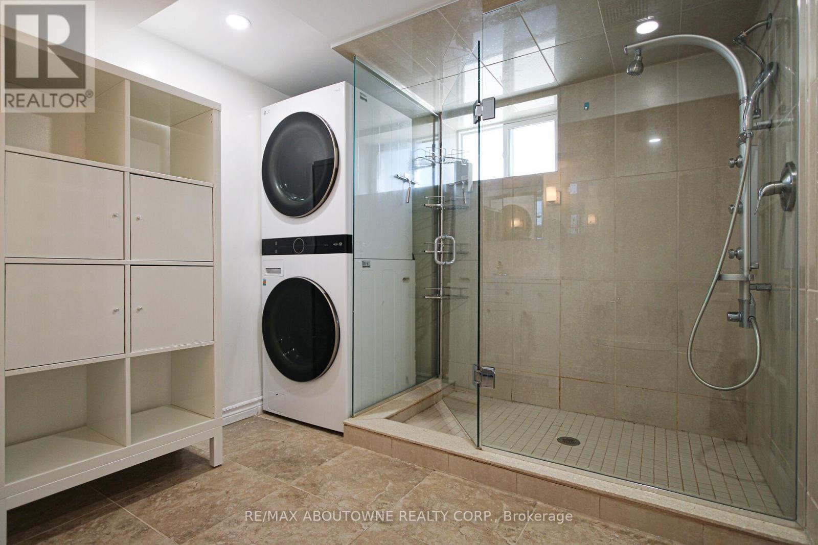 2105 Maplewood Drive, Burlington, Ontario  L7R 2C6 - Photo 35 - W12473339