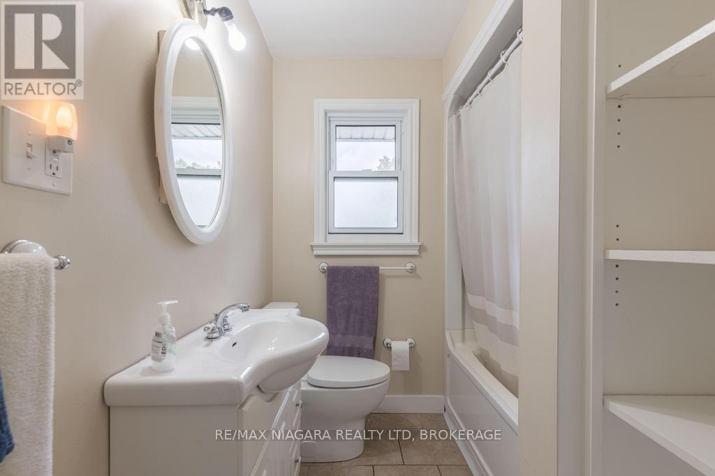 96 Royal Manor Drive, St. Catharines, Ontario  L2M 4L7 - Photo 11 - X12482280