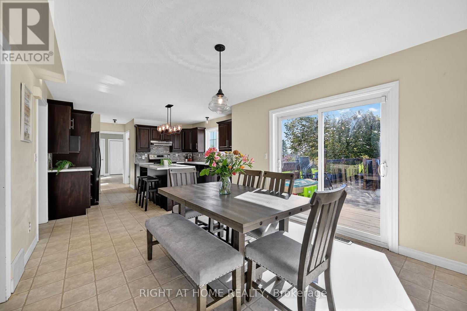 8 Talbot Road, Haldimand, Ontario  N0A 1C0 - Photo 14 - X12482215