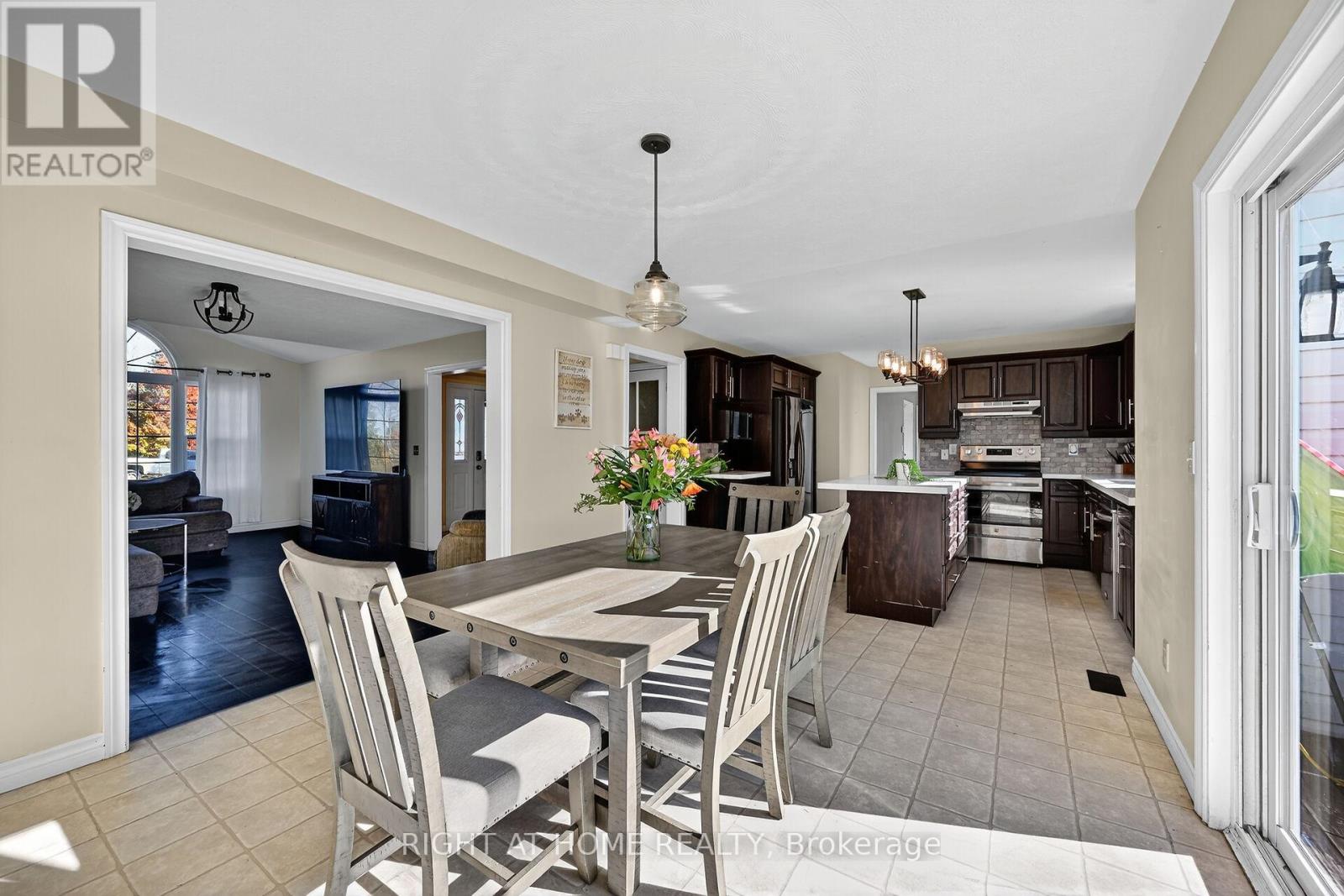 8 Talbot Road, Haldimand, Ontario  N0A 1C0 - Photo 15 - X12482215