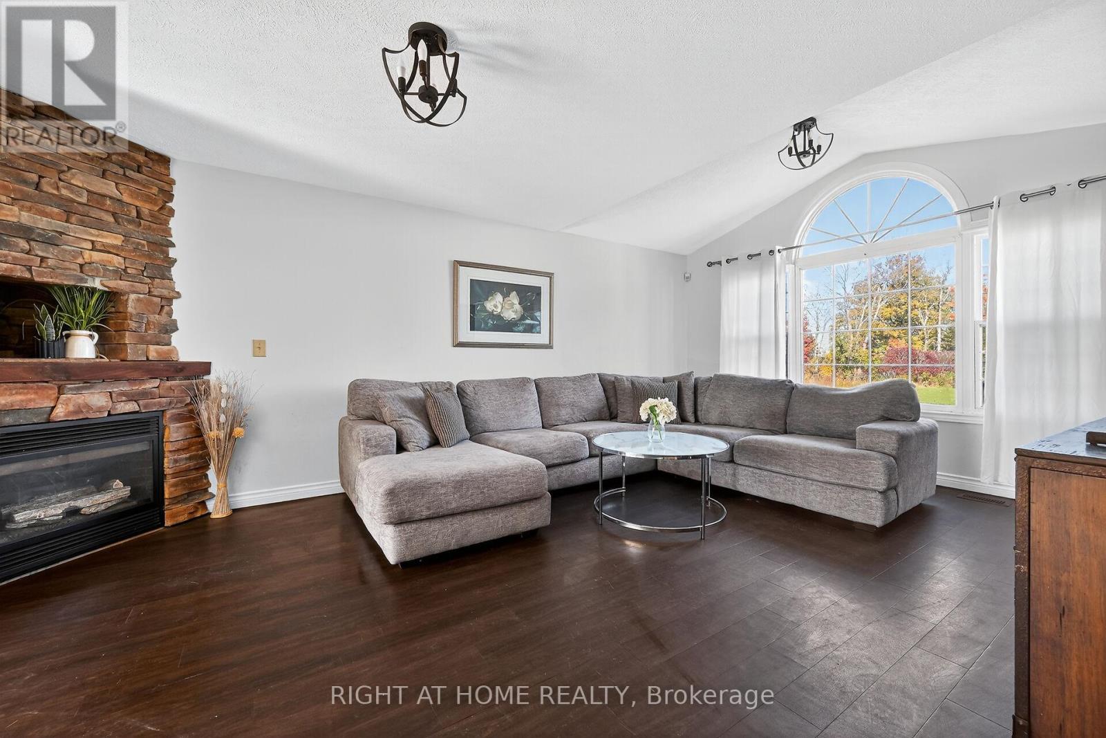 8 Talbot Road, Haldimand, Ontario  N0A 1C0 - Photo 16 - X12482215