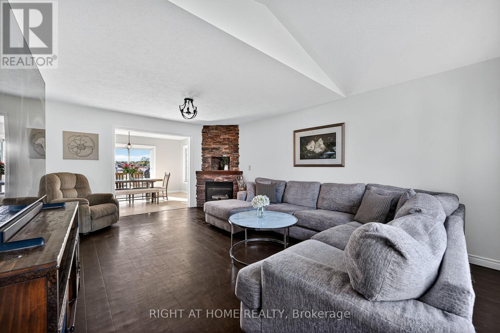 8 Talbot Road, Haldimand, Ontario  N0A 1C0 - Photo 17 - X12482215