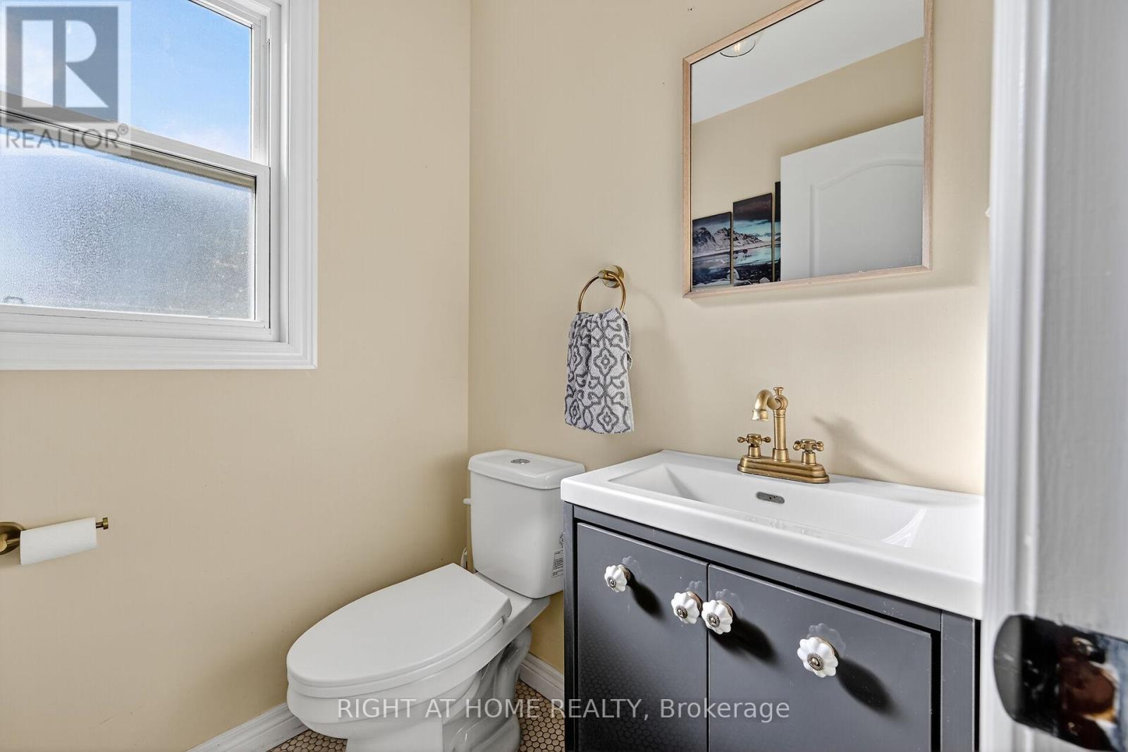 8 Talbot Road, Haldimand, Ontario  N0A 1C0 - Photo 23 - X12482215