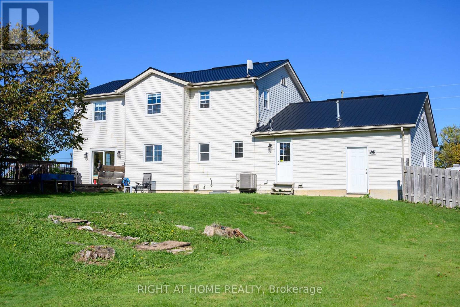 8 Talbot Road, Haldimand, Ontario  N0A 1C0 - Photo 38 - X12482215