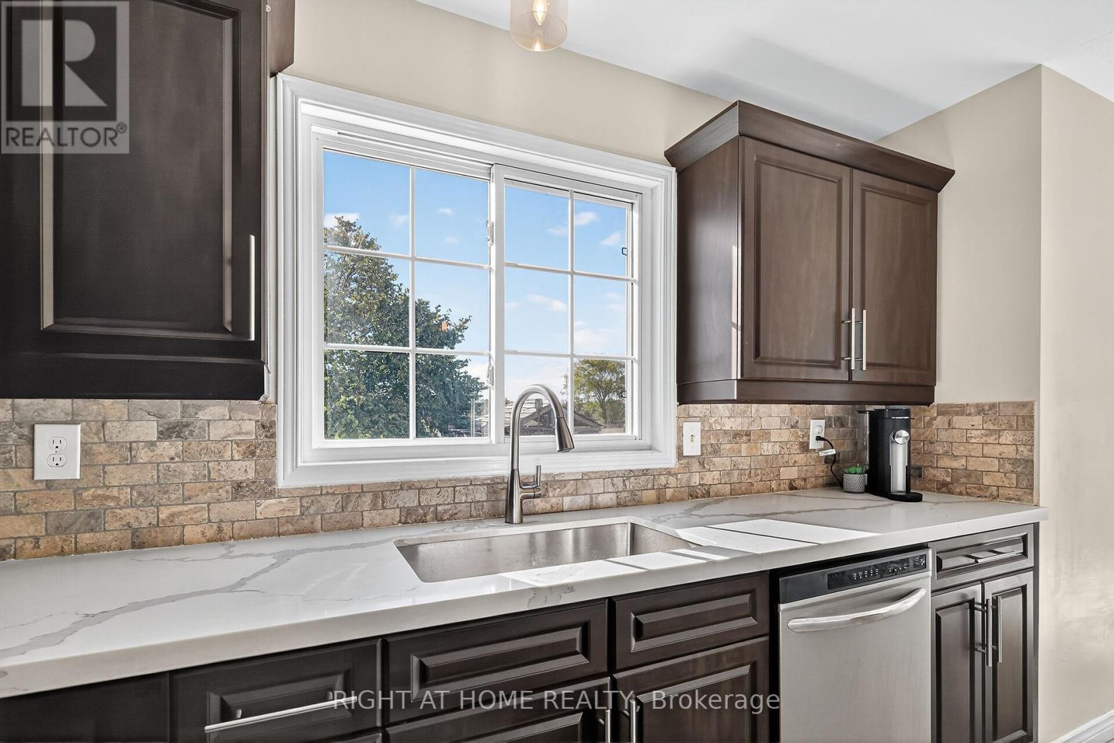 8 Talbot Road, Haldimand, Ontario  N0A 1C0 - Photo 8 - X12482215
