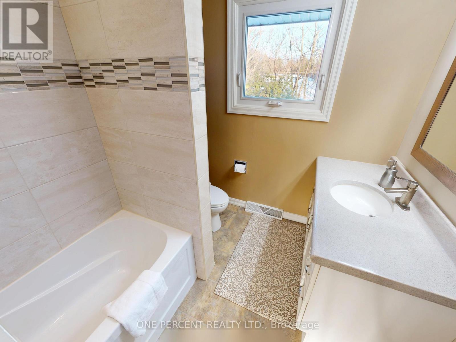 38 Strathcona Drive, St. Catharines, Ontario  L2M 2A9 - Photo 11 - X12482224