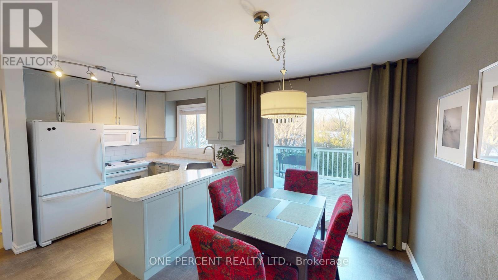 38 Strathcona Drive, St. Catharines, Ontario  L2M 2A9 - Photo 6 - X12482224