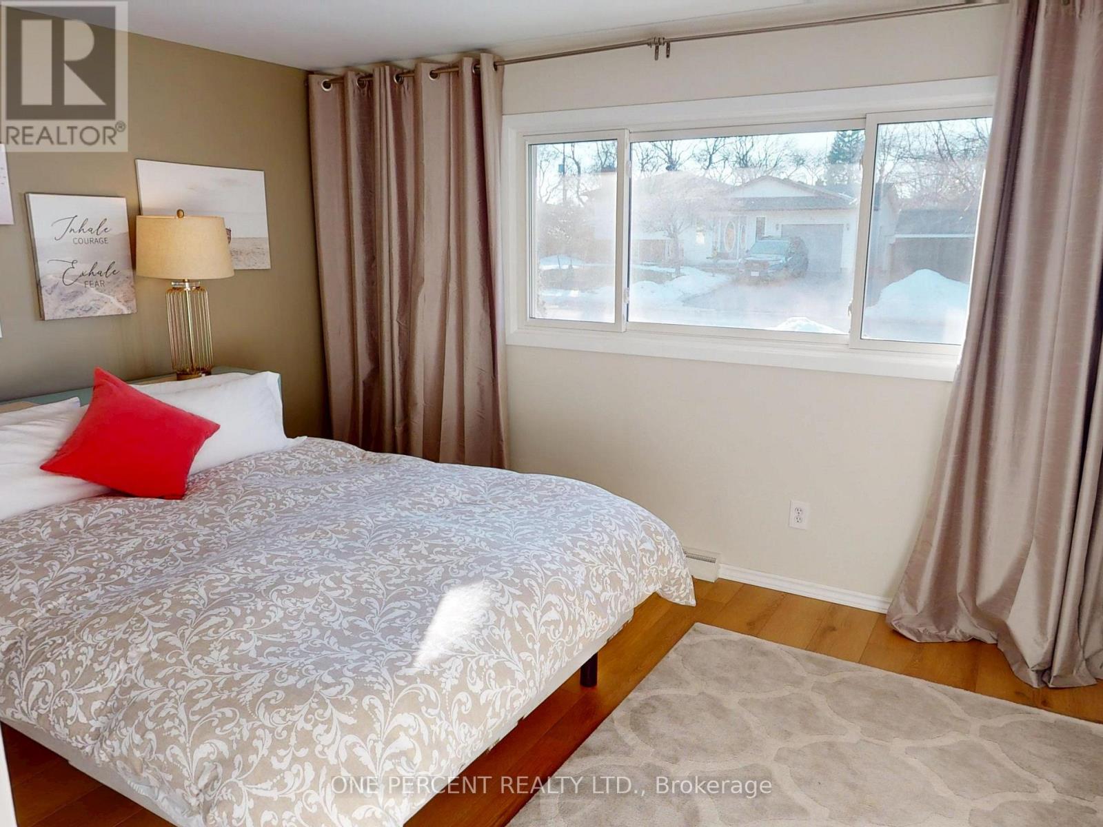 38 Strathcona Drive, St. Catharines, Ontario  L2M 2A9 - Photo 7 - X12482224