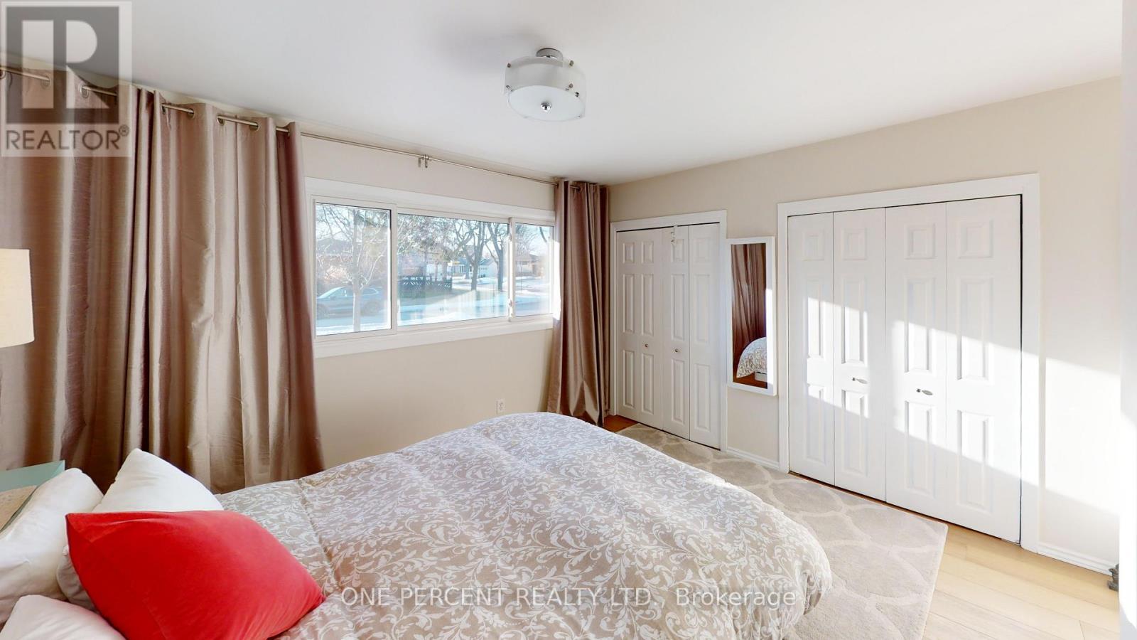 38 Strathcona Drive, St. Catharines, Ontario  L2M 2A9 - Photo 8 - X12482224