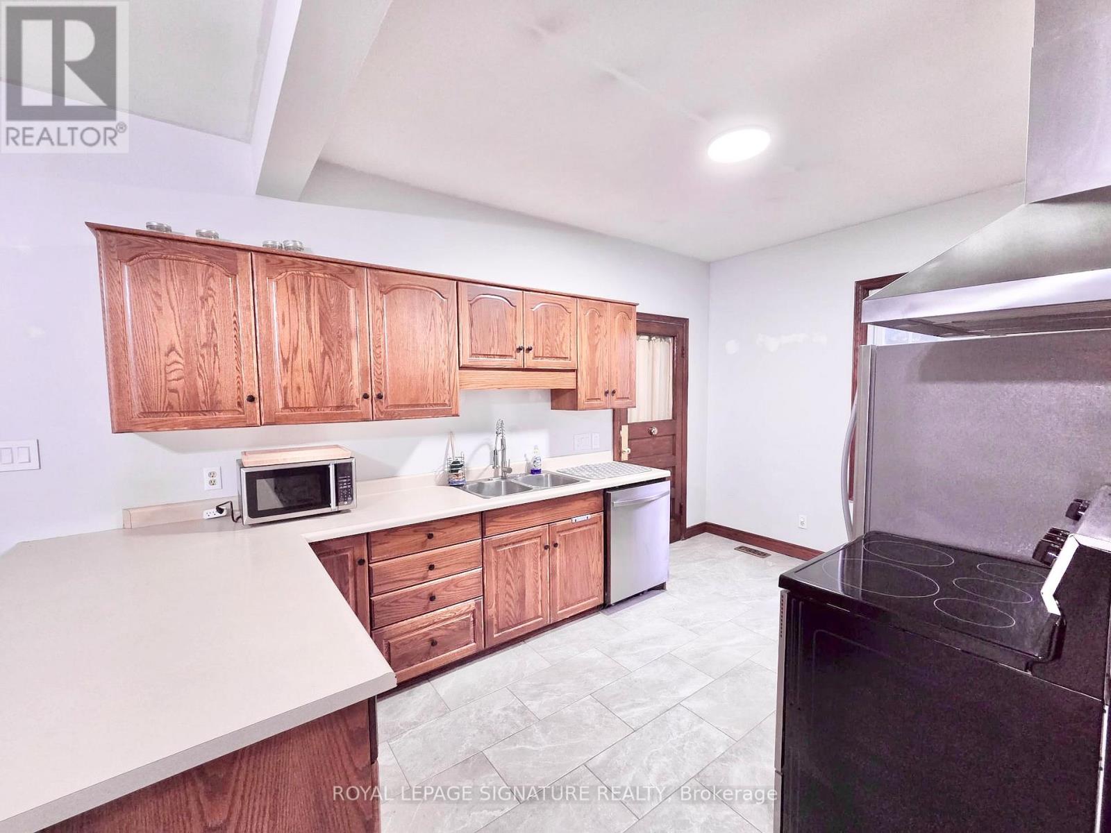Upper/main - 205 South Street, Brockton, Ontario  N0G 2V0 - Photo 13 - X12482241