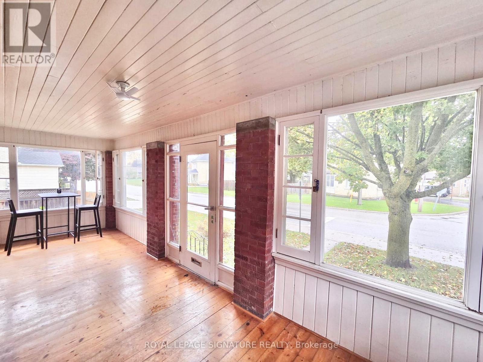 Upper/main - 205 South Street, Brockton, Ontario  N0G 2V0 - Photo 3 - X12482241