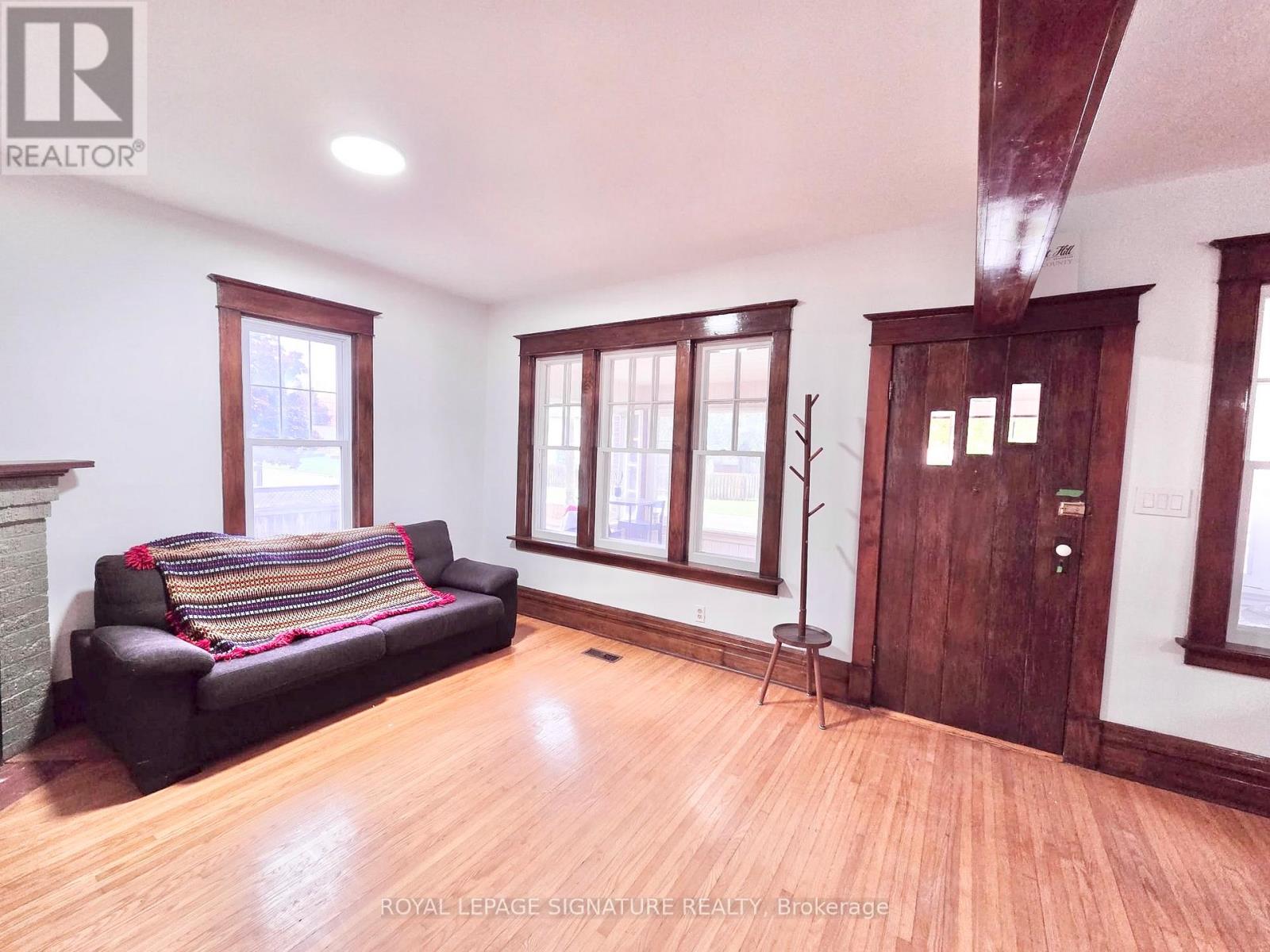 Upper/main - 205 South Street, Brockton, Ontario  N0G 2V0 - Photo 6 - X12482241