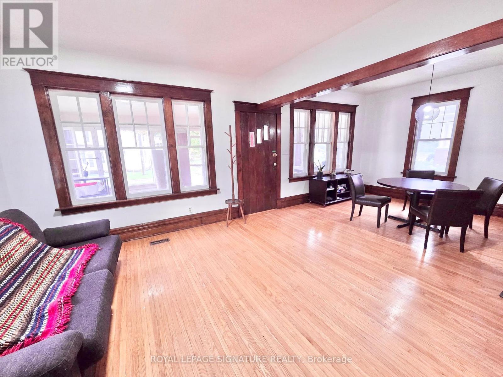 Upper/main - 205 South Street, Brockton, Ontario  N0G 2V0 - Photo 7 - X12482241
