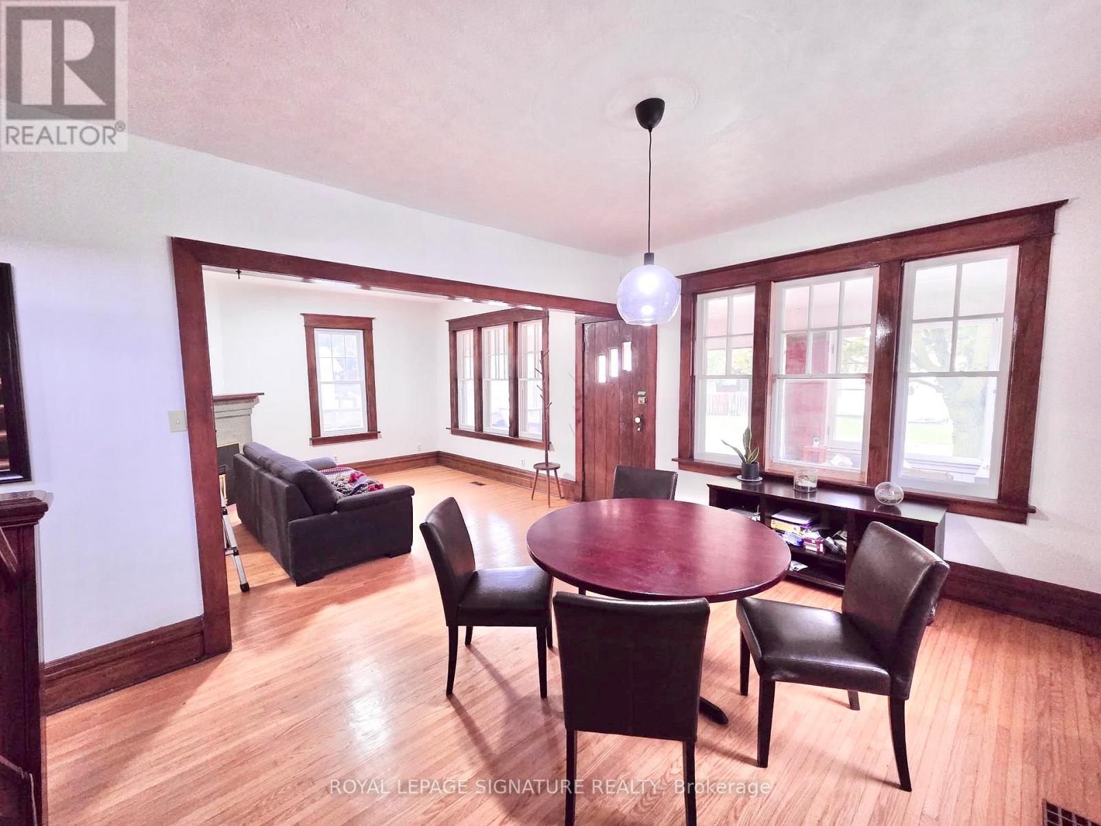 Upper/main - 205 South Street, Brockton, Ontario  N0G 2V0 - Photo 9 - X12482241