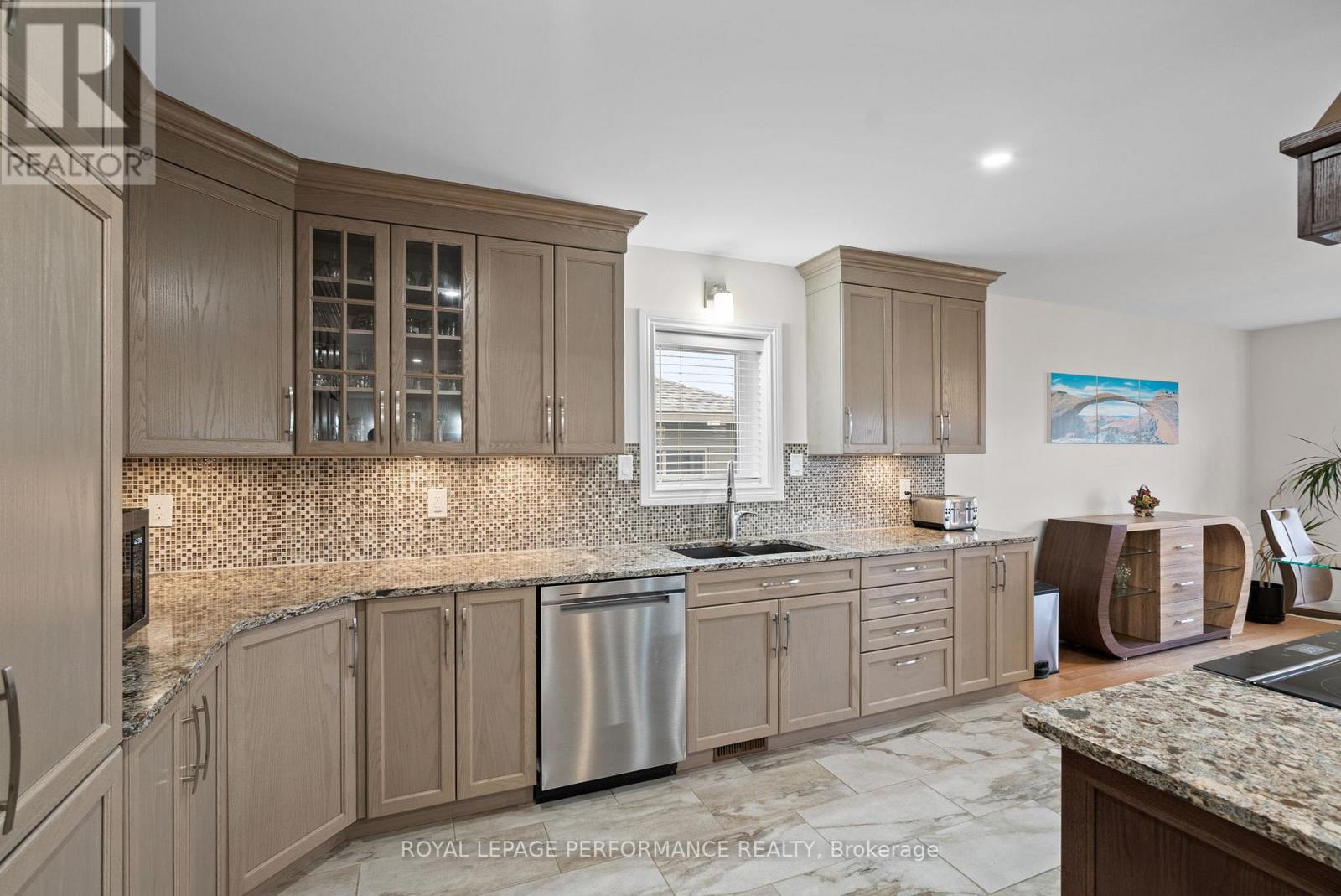 55 Dale Street, South Stormont, Ontario  K0C 1M0 - Photo 10 - X12482278