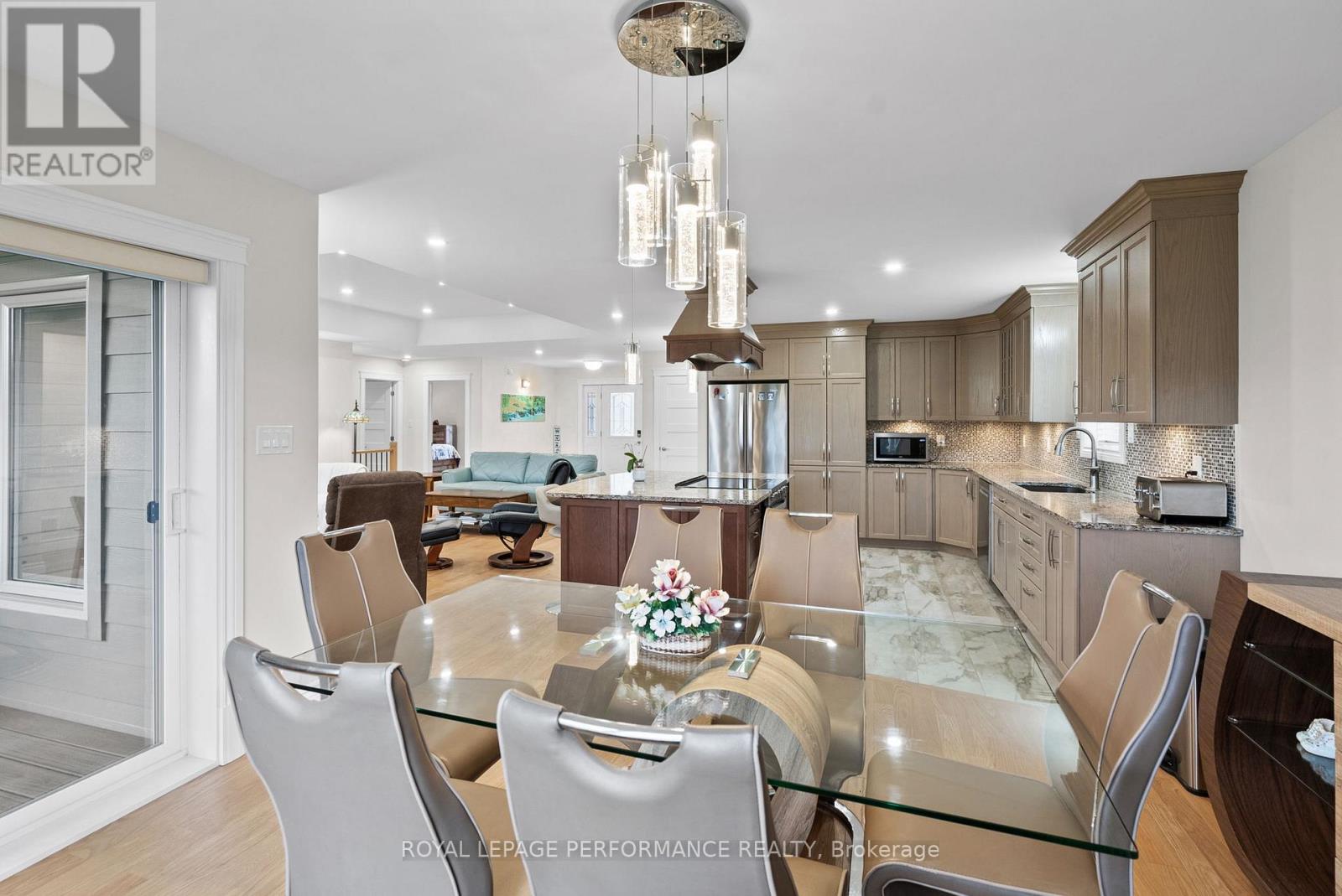 55 Dale Street, South Stormont, Ontario  K0C 1M0 - Photo 15 - X12482278