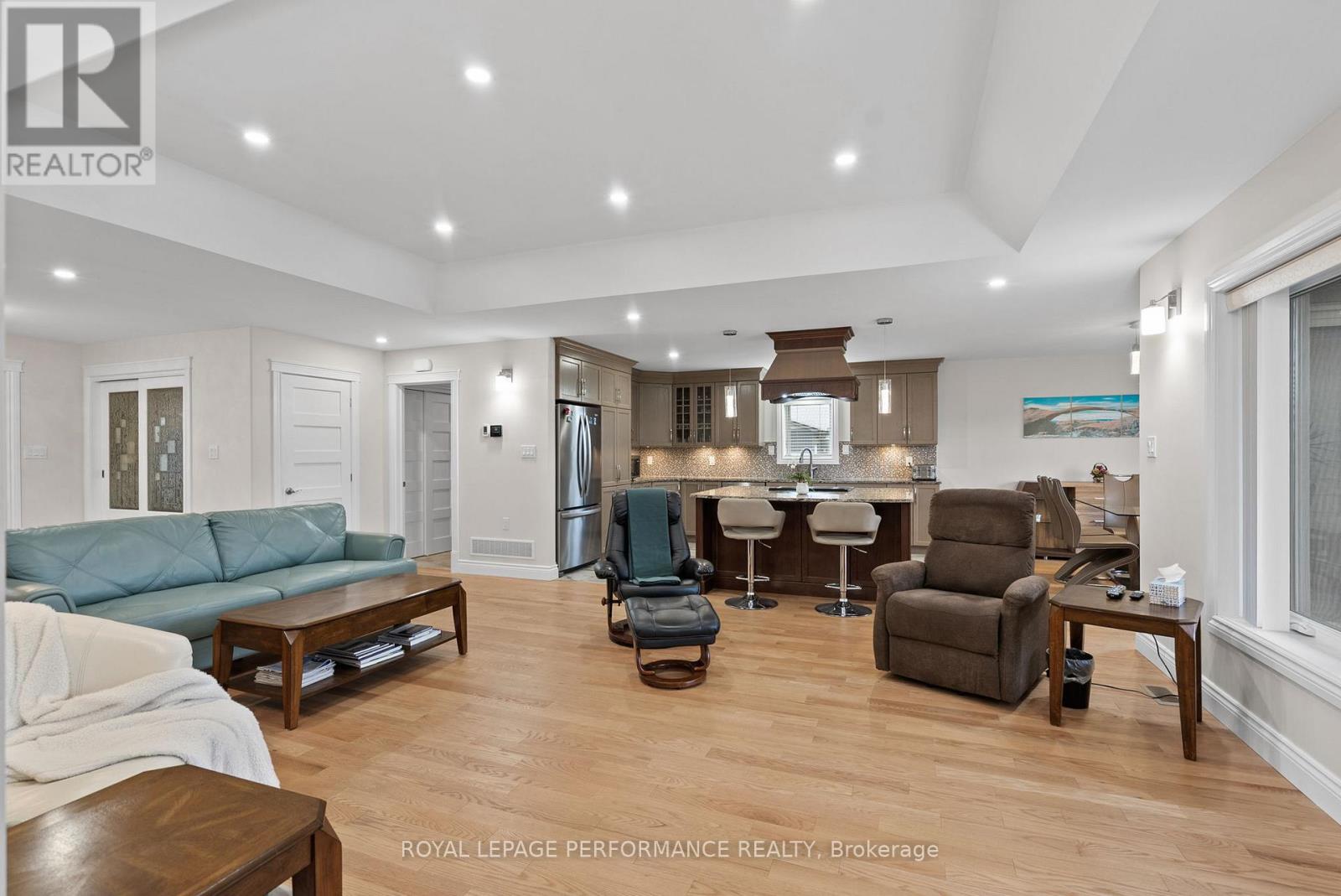 55 Dale Street, South Stormont, Ontario  K0C 1M0 - Photo 7 - X12482278