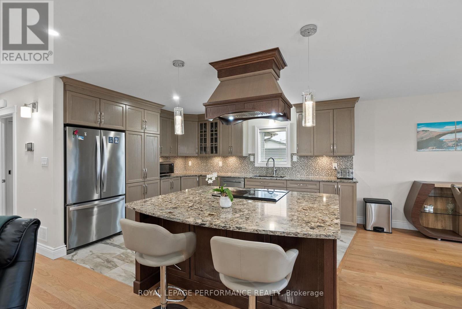 55 Dale Street, South Stormont, Ontario  K0C 1M0 - Photo 9 - X12482278