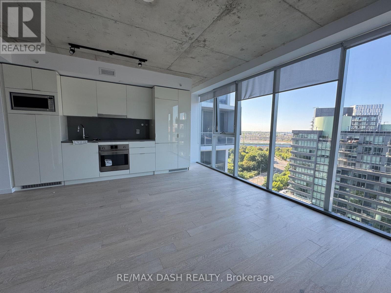 1203 - 170 Bayview Avenue, Toronto, Ontario  M5A 0M4 - Photo 4 - C12482268