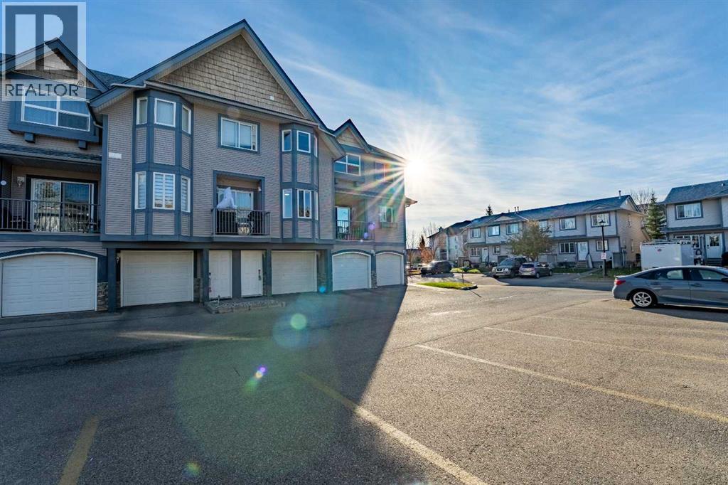 121 Eversyde Point Sw, Calgary, Alberta  T2Y 4X7 - Photo 1 - A2266373