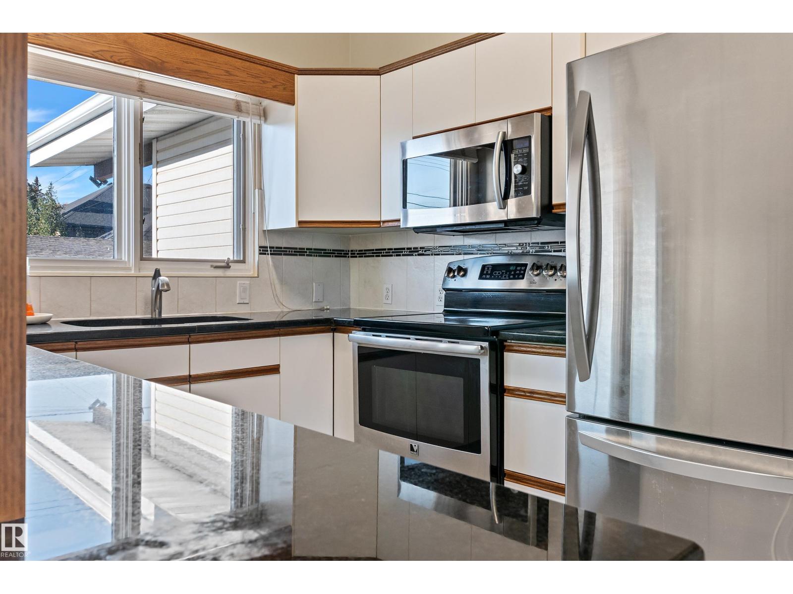 9708 64 St Nw, Edmonton, Alberta  T6B 1R3 - Photo 18 - E4463544