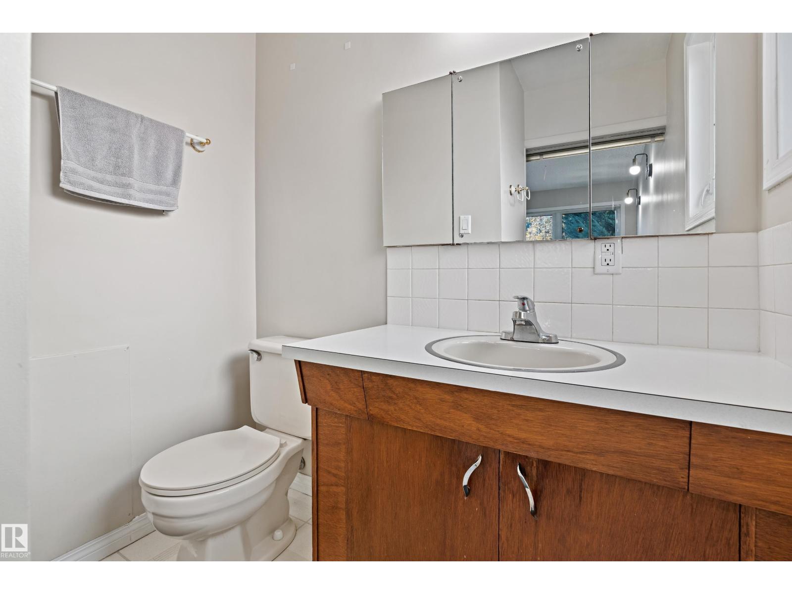 9708 64 St Nw, Edmonton, Alberta  T6B 1R3 - Photo 29 - E4463544