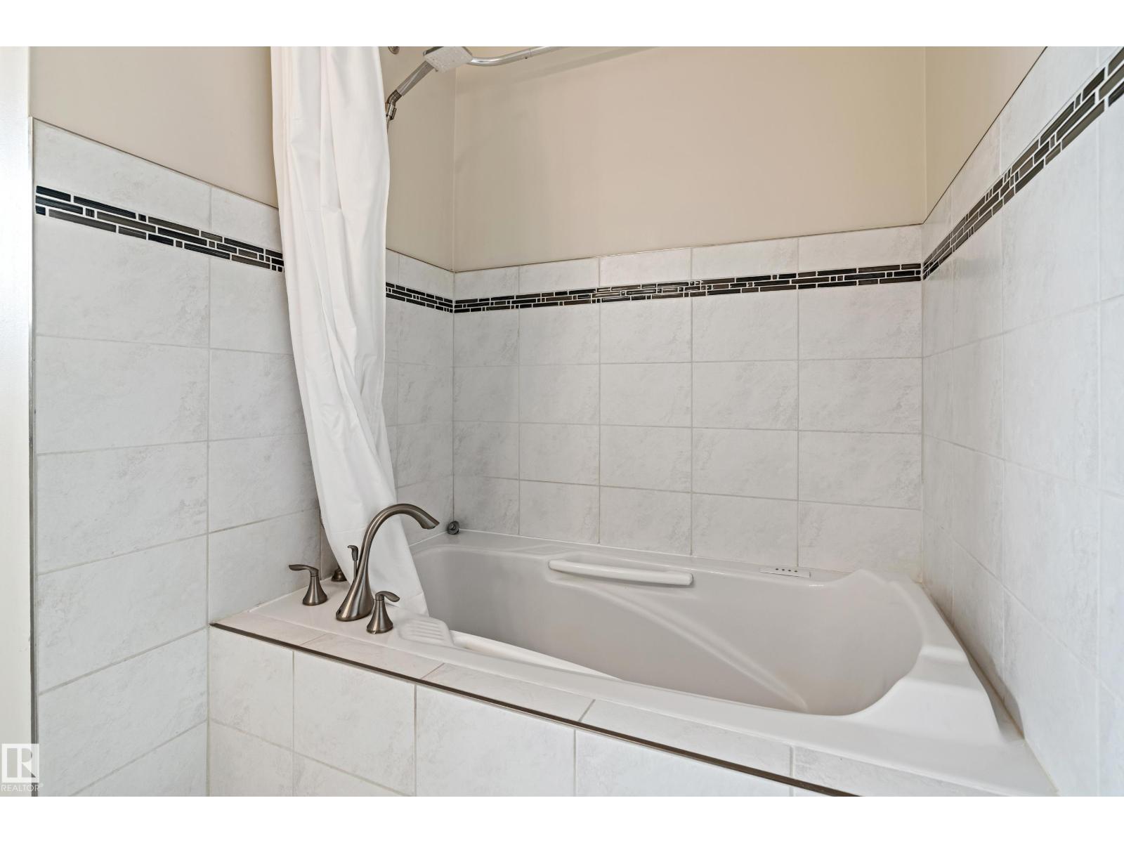 9708 64 St Nw, Edmonton, Alberta  T6B 1R3 - Photo 32 - E4463544