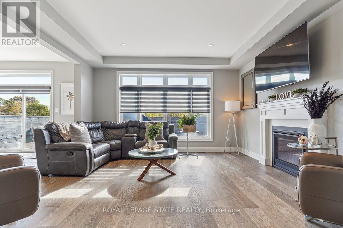 11 Secinaro Avenue, Hamilton, Ontario  L9G 0C6 - Photo 4 - X12482269
