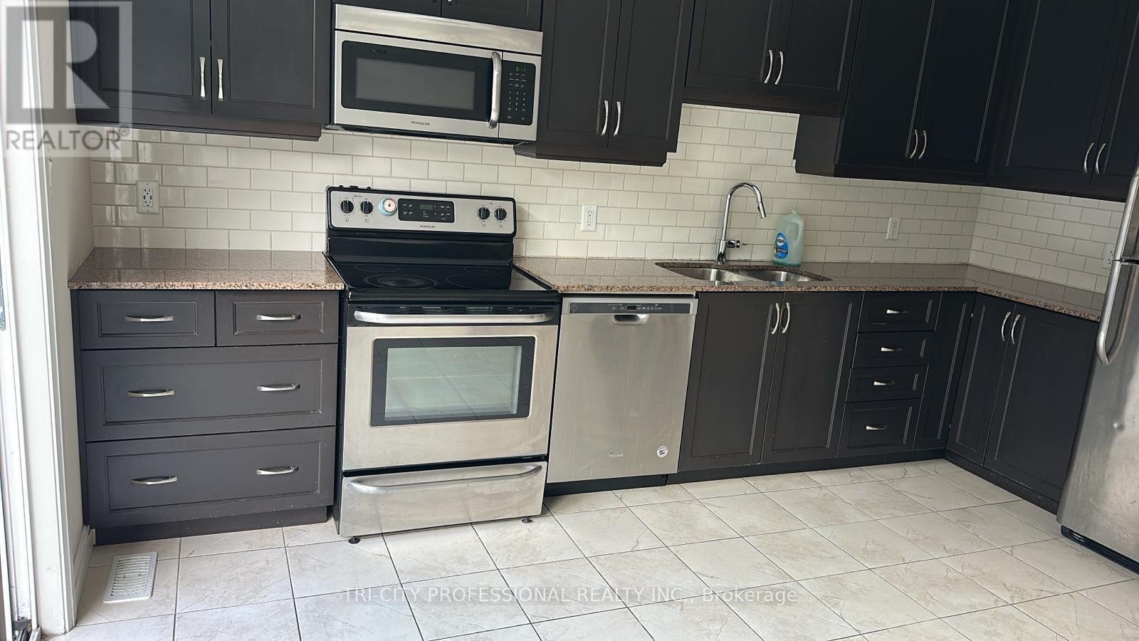 7 - 23 ECHOVALLEY DRIVE, Hamilton, Ontario