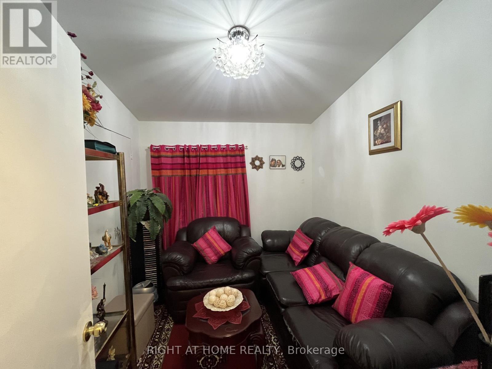 46 - 452 Silverstone Drive, Toronto, Ontario  M9V 3K8 - Photo 15 - W12467304
