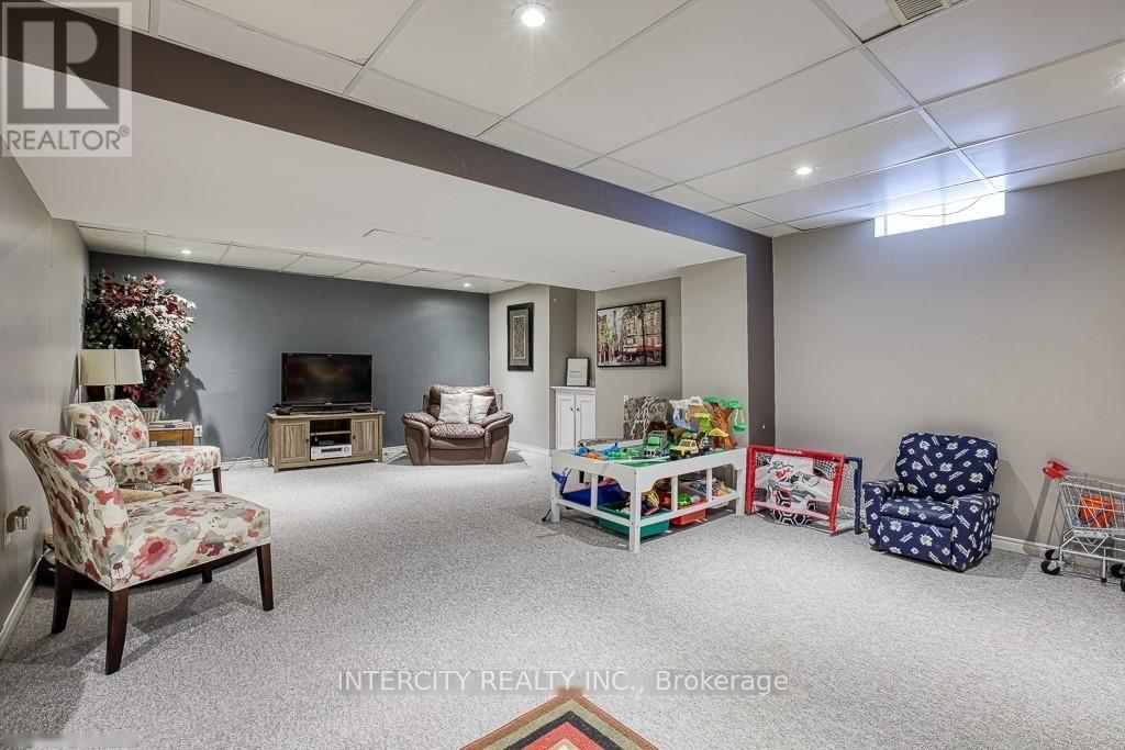 132 John Davies Drive E, Woodstock, Ontario  N4T 1N1 - Photo 26 - X12427253