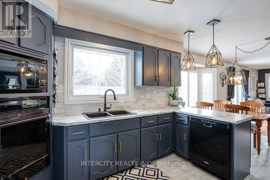 132 John Davies Drive E, Woodstock, Ontario  N4T 1N1 - Photo 11 - X12427253
