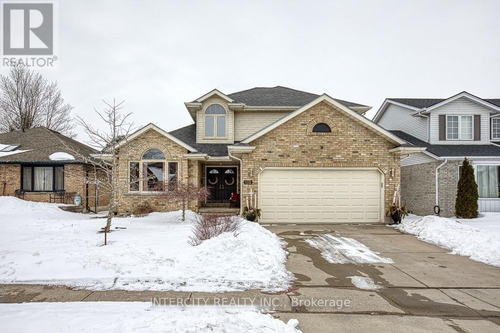 132 John Davies Drive E, Woodstock, Ontario  N4T 1N1 - Photo 2 - X12427253