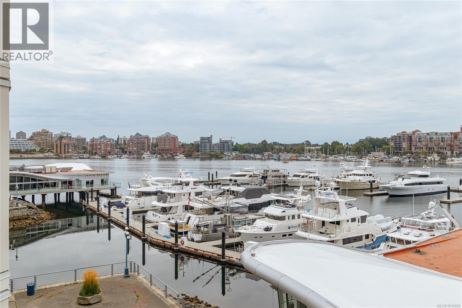 305 11 Cooperage Pl W, Victoria, British Columbia  V9A 7J9 - Photo 3 - 1014029