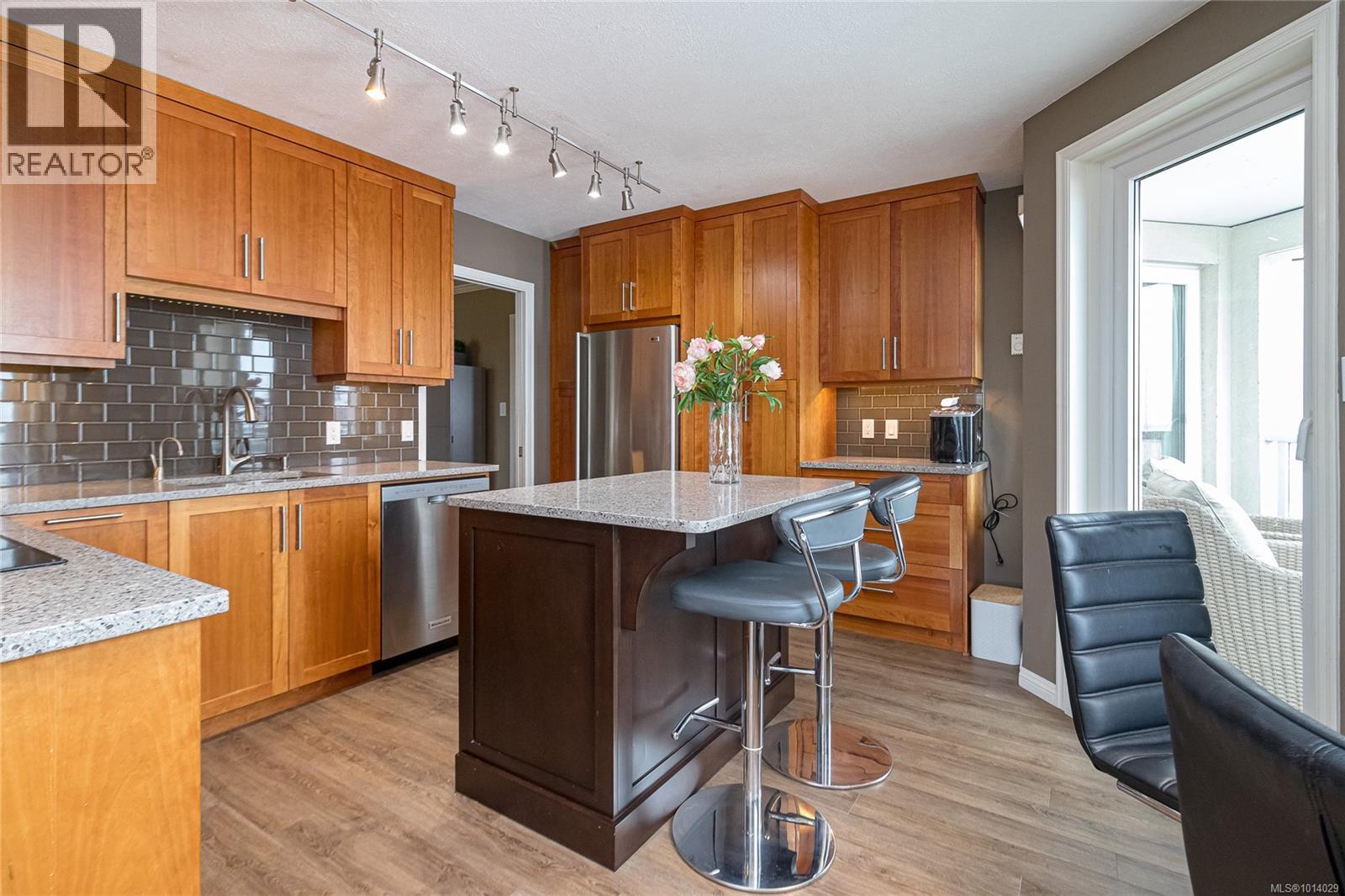 305 11 Cooperage Pl W, Victoria, British Columbia  V9A 7J9 - Photo 18 - 1014029