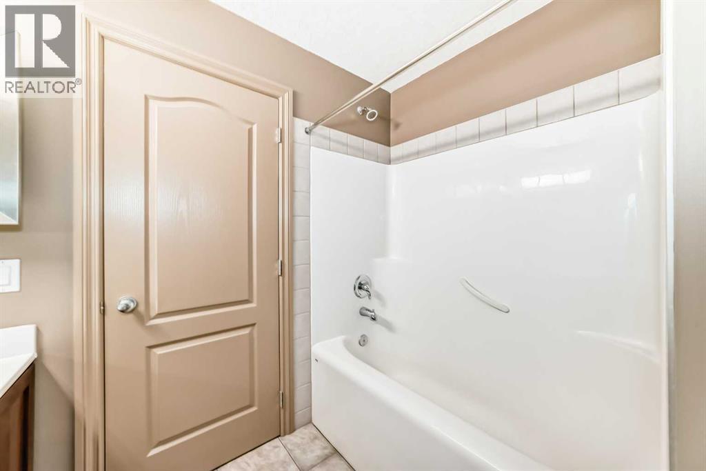 102 West Creek Mews, Chestermere, Alberta  T1X 1S1 - Photo 34 - A2252941