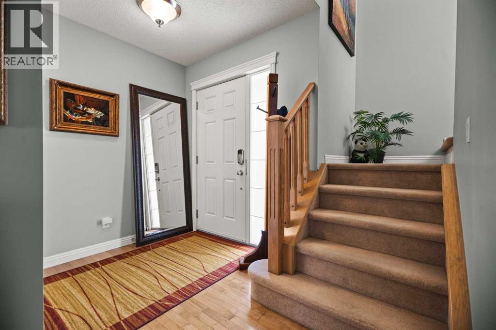 232 Sunset Close, Cochrane, Alberta  T4C 0B2 - Photo 3 - A2264039