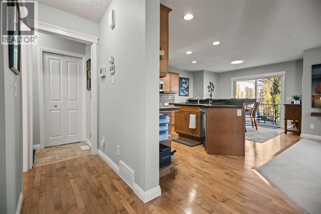 232 Sunset Close, Cochrane, Alberta  T4C 0B2 - Photo 4 - A2264039