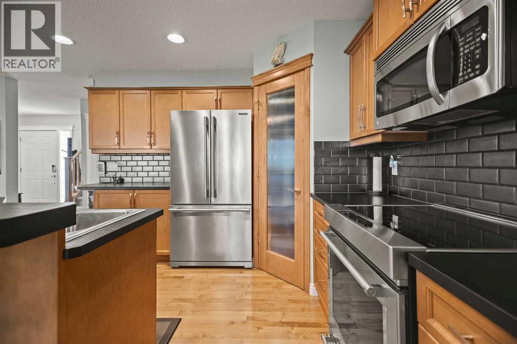 232 Sunset Close, Cochrane, Alberta  T4C 0B2 - Photo 10 - A2264039