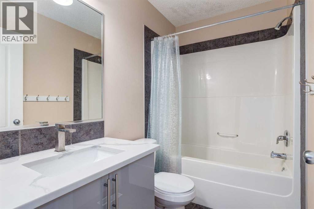 756 Luxstone Landing Sw, Airdrie, Alberta  T4B 3L1 - Photo 12 - A2266789