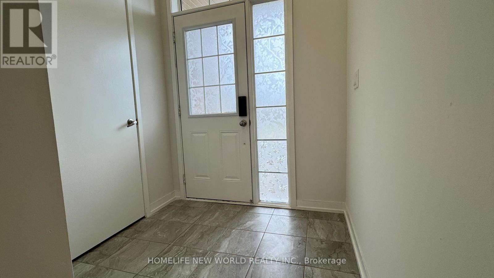 120 Knott End Crescent, Newmarket, Ontario  L3Y 0E4 - Photo 2 - N12482292