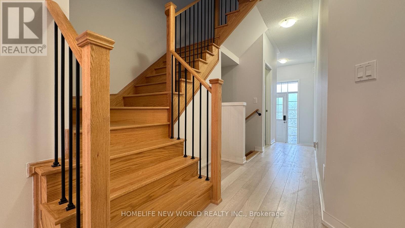 120 Knott End Crescent, Newmarket, Ontario  L3Y 0E4 - Photo 3 - N12482292