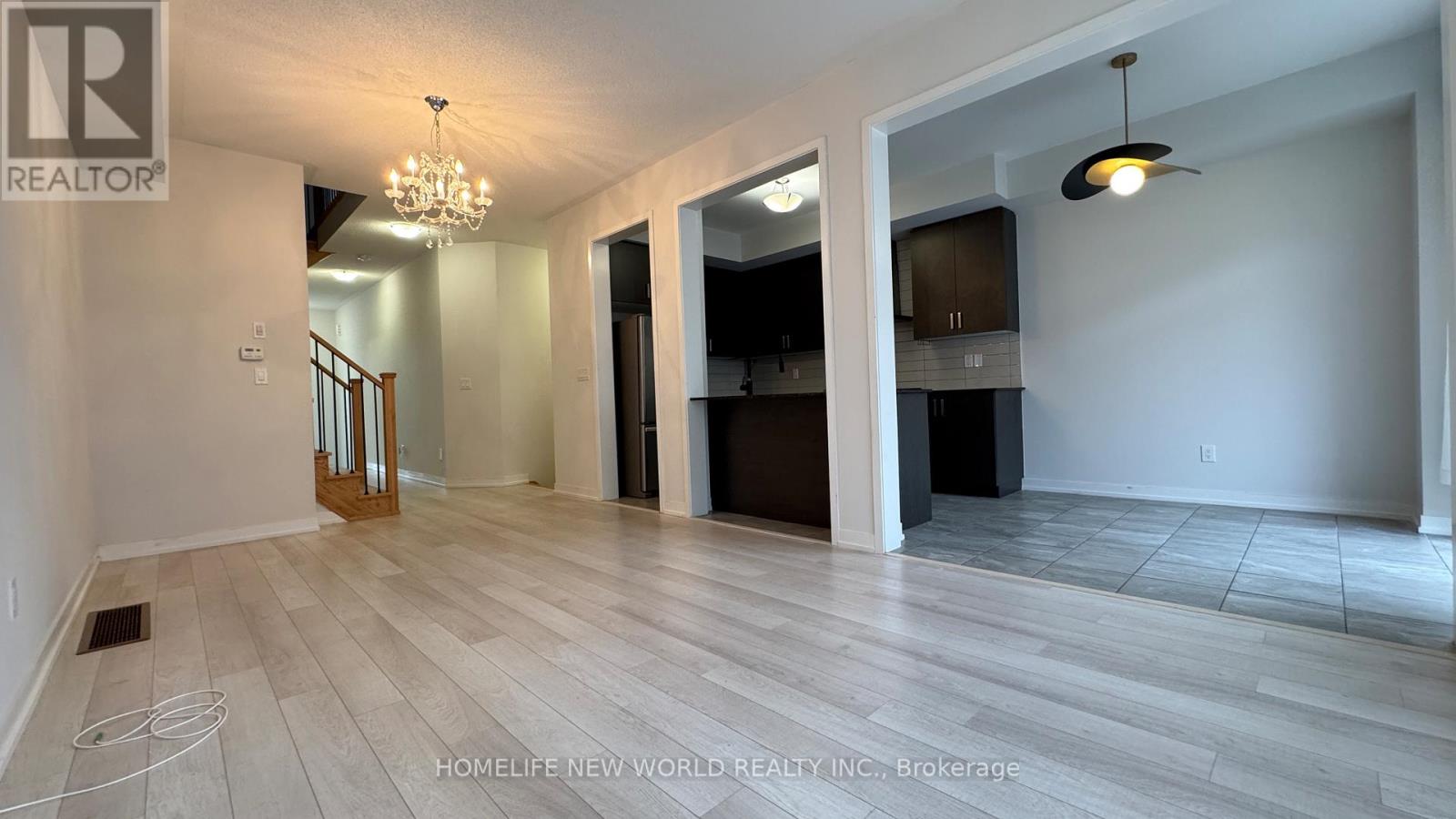 120 Knott End Crescent, Newmarket, Ontario  L3Y 0E4 - Photo 5 - N12482292