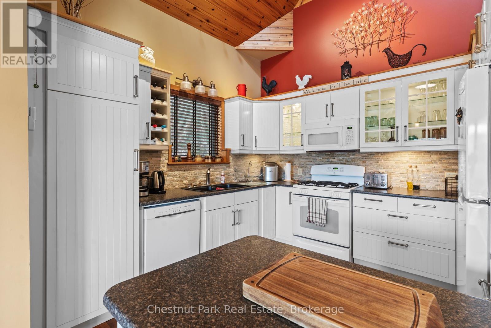 1109 Canopy Lane, Algonquin Highlands, Ontario  K0M 1J1 - Photo 8 - X12482325