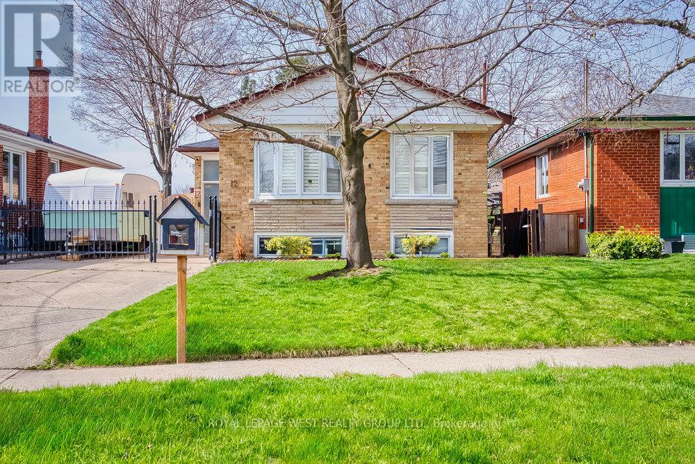 12 LEAVENWORTH CRESCENT, Toronto, Ontario