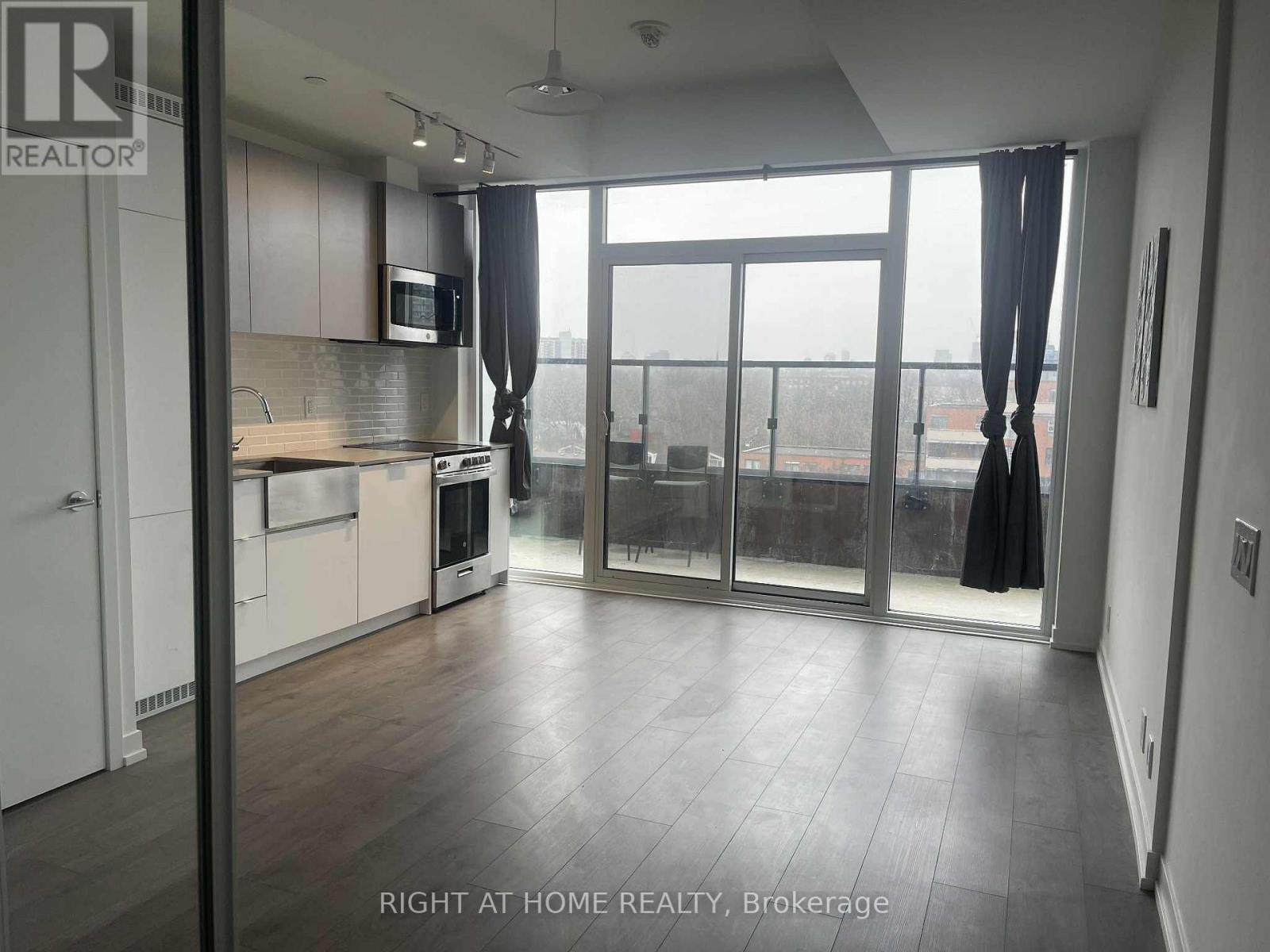 521 - 270 Dufferin Street, Toronto, Ontario  M6K 0H8 - Photo 3 - W12482298